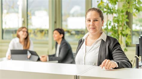 Mitarbeiter:in Zentrale .